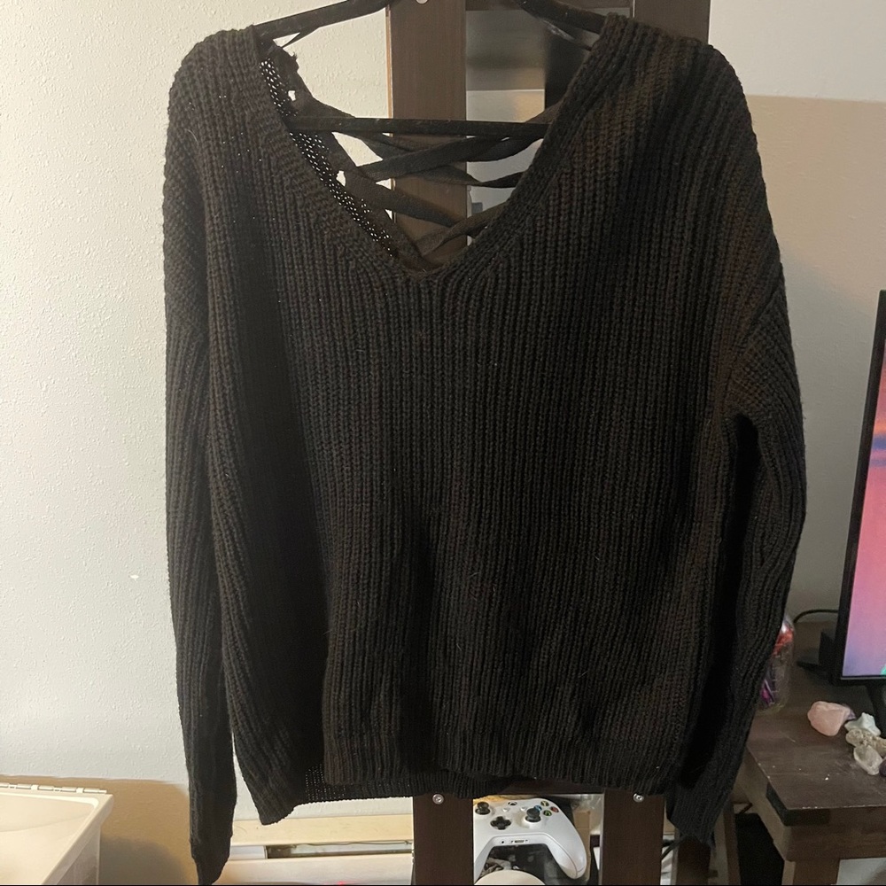 Knitted sweater with crisscross back